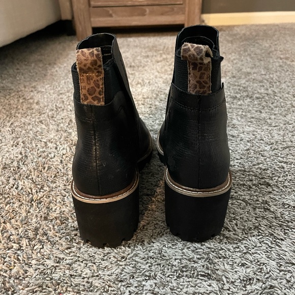 Dolce Vita Black Ankle Boots with Tan Accents - Picture 3 of 4